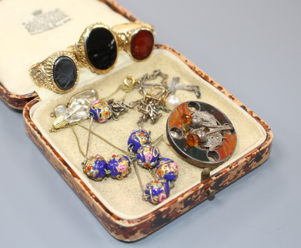 Three gentlemans modern 9ct gold and hardstone set dress rings and other minor jewellery.